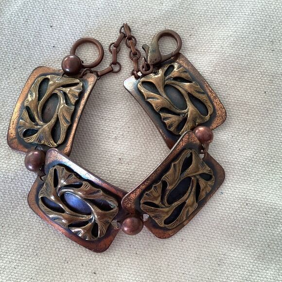 Vintage copper bracelet with four sections.  J0148 - Picture 5 of 6